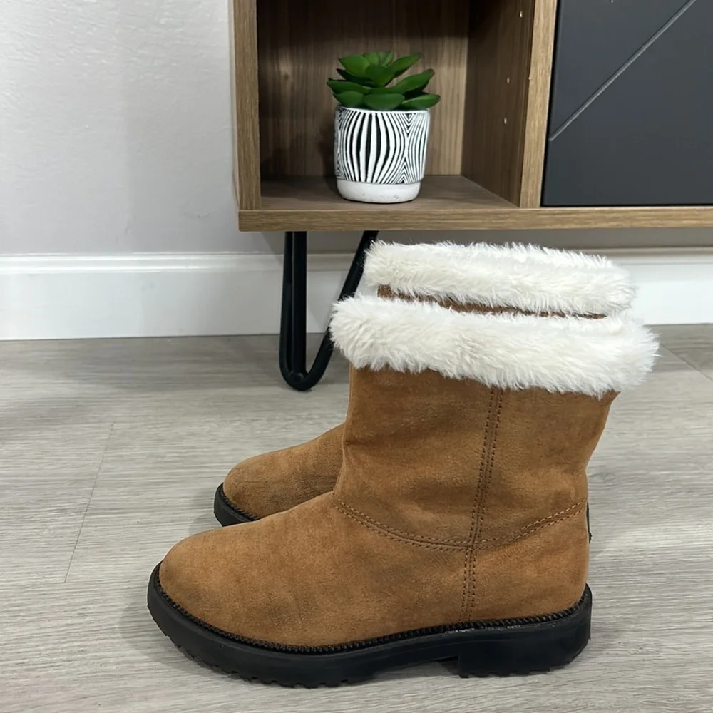 Old navy • girls faux suede faux fur lined boots